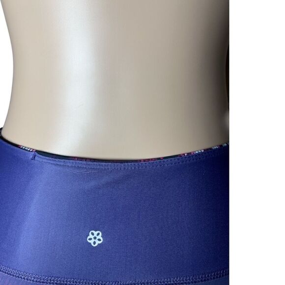 NWT Peach Reversible leggings.  - Picture 11 of 14